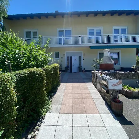 Apartment Cleo - Ein Raum - Bad Extern