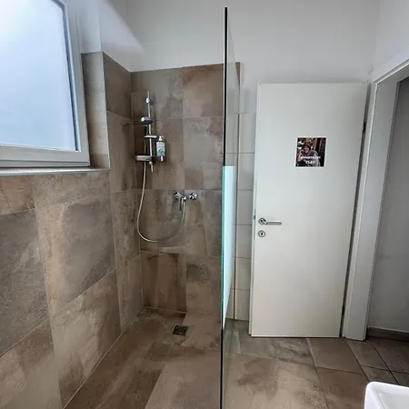 Appartement Cleo - Ein Raum - Bad Extern