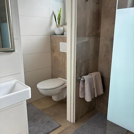 Cleo - Ein Raum - Bad Extern *